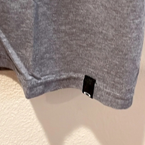 Oakley Men’s Gray XL Tee Shirt With Camo Front Pocke - Picture 5 of 7